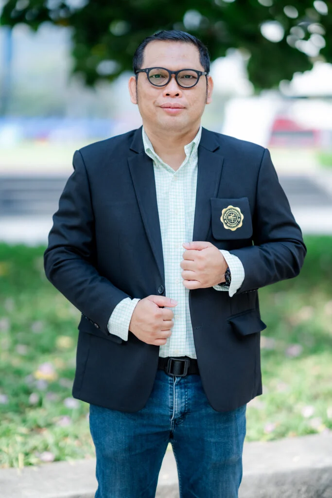 ว่าที่ร้อยตรีวิวัตน์ พรหมสวรรค์ – นักวิชาการพัสดุชำนาญการ