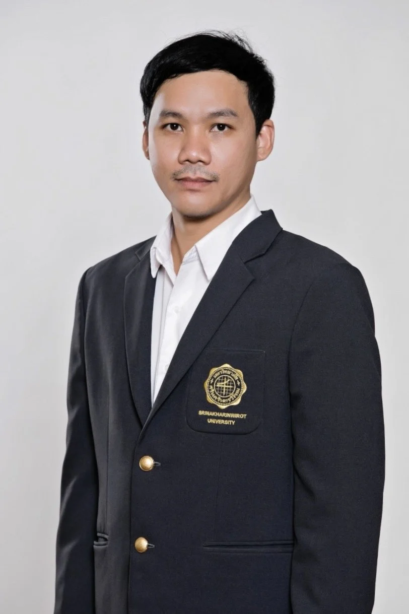 นายอรรถพล ขุนรัตน์ – ผู้อำนวยการสำนักงานผู้อำนวยการ นักวิชาการเงินและบัญชีชำนาญการ