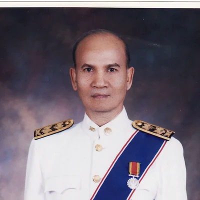 รองศาสตราจารย์ล้วน  สายยศ